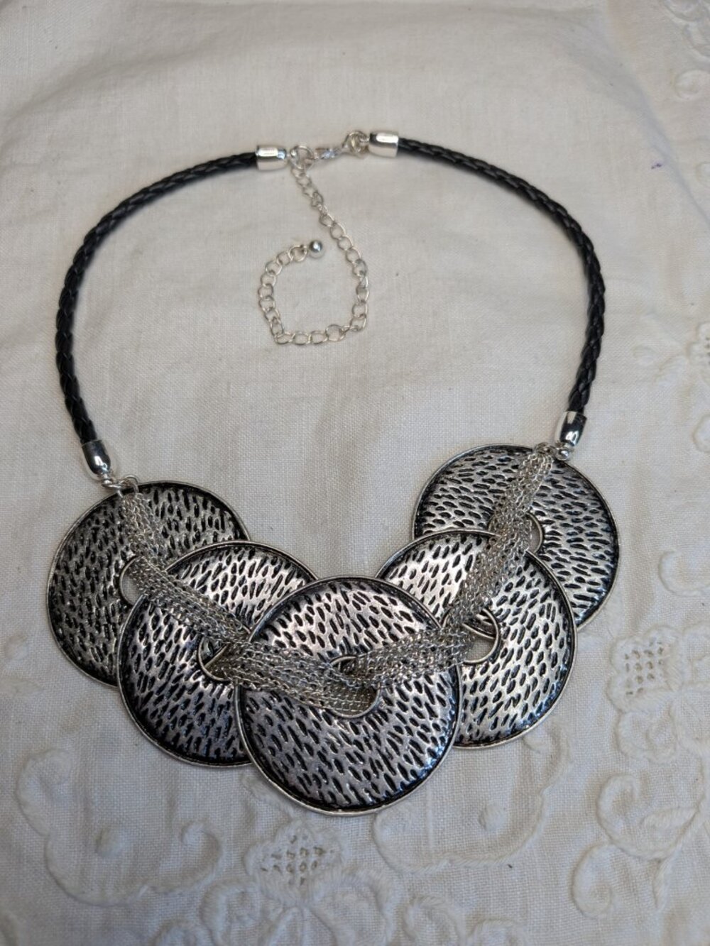 Premier Designs “Common Thread” Necklace – Hammered Silver Discs & Braided Cord
